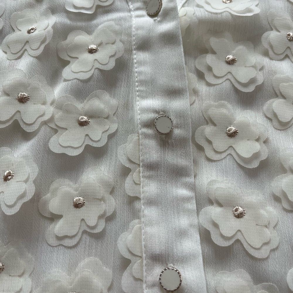 NWT Women’s Small Adrianna Papell Y Placket Button Up 3D Flower Blouse. - Picture 3 of 10